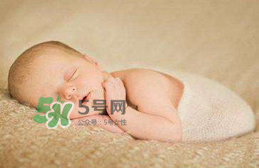 立秋后寶寶要穿什么衣服？立秋后寶寶要穿襪子嗎？