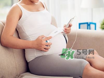 音樂胎教是媽媽聽還是放在肚子上？胎教音樂有哪些？