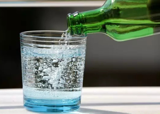 蘇打水是碳酸飲料嗎？蘇打水和碳酸飲料的區(qū)別