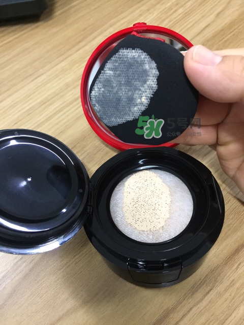 阿瑪尼紅氣墊怎么樣_阿瑪尼輕墊精華粉底液好用嗎 阿瑪尼紅氣墊怎么樣_阿瑪尼輕墊精華粉底液好用嗎