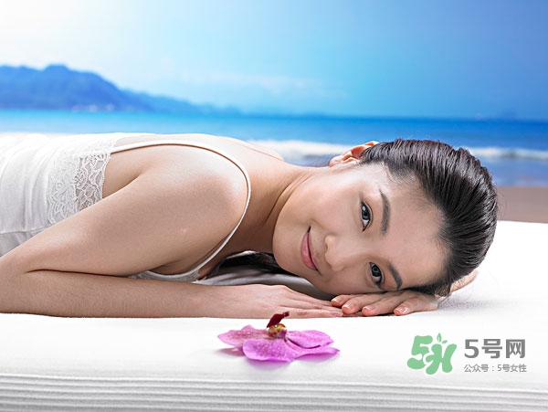 外油內(nèi)干的皮膚怎么護理 先補水還是先控油 外油內(nèi)干的皮膚怎么護理 先補水還是先控油