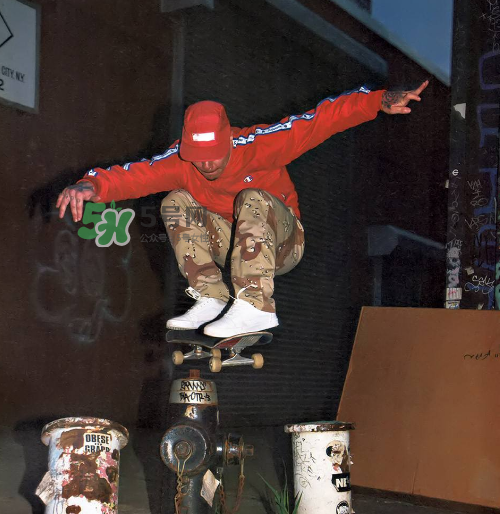 supreme抄襲是真的嗎？supreme抄襲的是哪件？