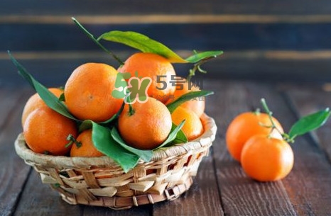 橘子里的白絲能吃嗎？橘子瓣上面的白絲吃了有什么好處？