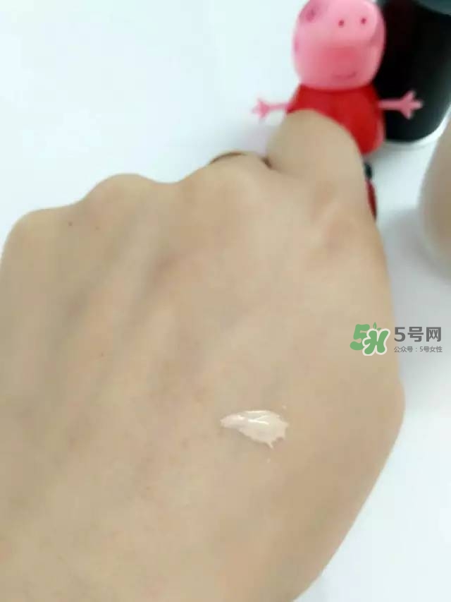 玫珂菲水粉霜怎么樣？玫珂菲全新雙用水粉霜好用嗎？