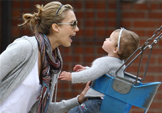 產(chǎn)后減肥難？明星媽媽減肥絕招大公開~