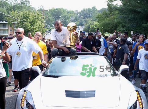 杜蘭特回家鄉(xiāng)穿的鞋子是什么牌子_哪個(gè)型號(hào)_多少錢(qián)_什么時(shí)候發(fā)售？