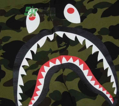 a bathing ape彩色鯊魚衛(wèi)衣多少錢？bape彩色迷彩鯊魚外套價(jià)格