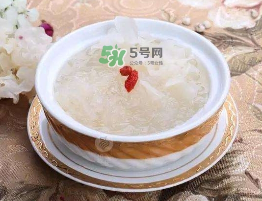 燕窩和銀耳的功效一樣嗎？燕窩和銀耳的區(qū)別？