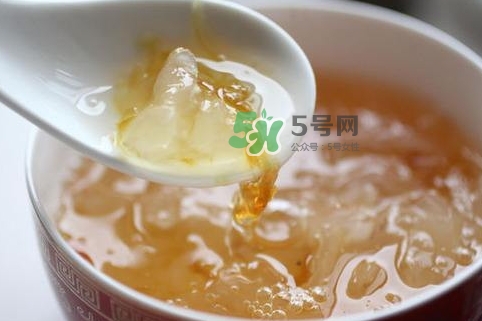 燕窩和銀耳的功效一樣嗎？燕窩和銀耳的區(qū)別？