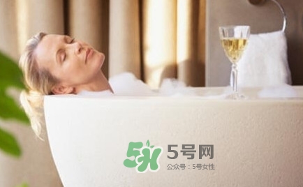 洗澡到底先洗身還是先洗頭？洗澡的正確順序是怎樣的