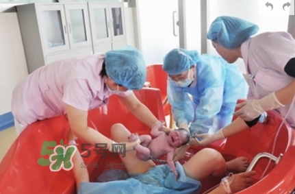 產(chǎn)后媽媽自述：水中分娩是一種什么體驗(yàn)？