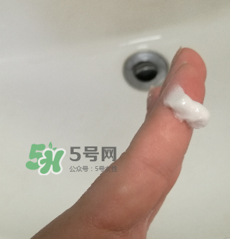 一葉子補水潔面乳怎么樣？一葉子補水洗面奶好用嗎？