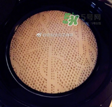 ysl蕾絲氣墊和ysl羽毛氣墊哪個好？ysl蕾絲氣墊和ysl羽毛氣墊的區(qū)別