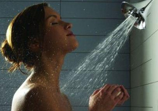 洗澡到底先洗身還是先洗頭？洗澡的正確順序是怎樣的