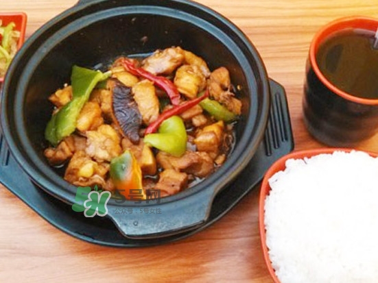 黃燜雞米飯多少錢一份？黃燜雞米飯?zhí)攸c(diǎn)是什么