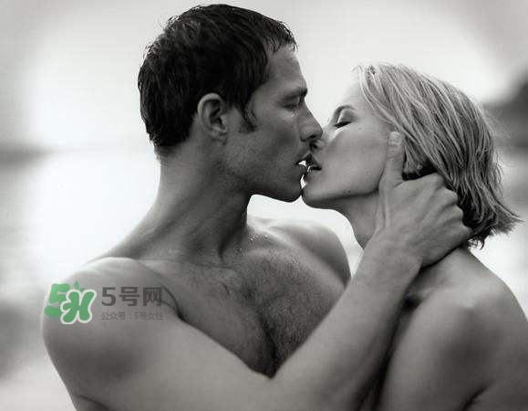 生孩子會(huì)遇到尷尬的事情有哪些？生孩子會(huì)變老嗎？