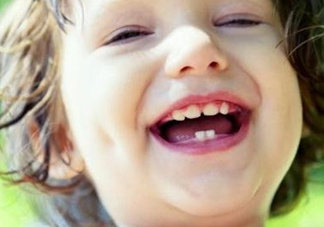 怎么防止寶寶長蛀牙？別讓孩子吃大人的口水