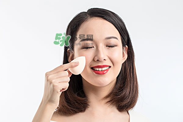 嘴唇怎么保養(yǎng) 唇部護(hù)理哪個牌子好