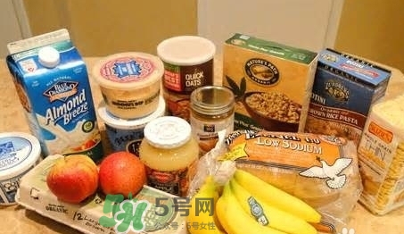 晚上運(yùn)動(dòng)后能吃東西嗎？晚上運(yùn)功后吃什么水果好？