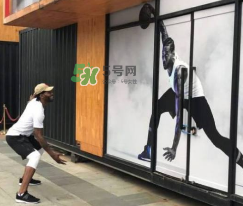 科懷倫納德中國行穿的球鞋是什么牌子？科懷倫納德中國行同款鞋子