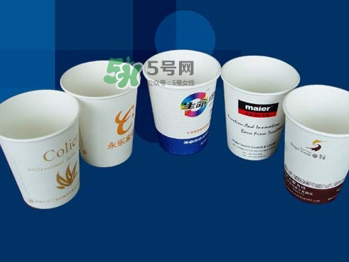 一次性紙杯可以裝開(kāi)水嗎？能不能用一次性紙杯喝熱水？