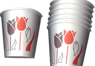 一次性紙杯可以裝開水嗎？能不能用一次性紙杯喝熱水？