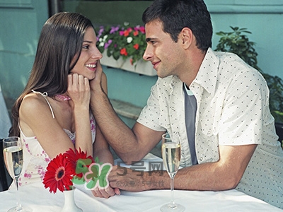 女生怎么撩男生？女生如何追到男神？