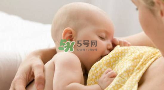 塞奶了有硬塊怎么辦？塞奶要熱敷還是冷敷？