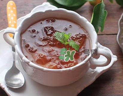 煮桃膠放冰糖還是紅糖？桃膠放鍋里要煮多久能吃