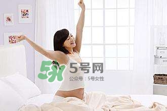 孕婦睡覺能伸懶腰嗎？孕婦睡覺伸懶腰對胎兒有什么影響？