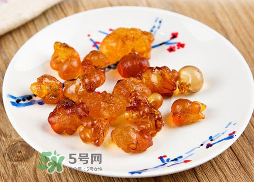 桃膠適合什么人吃？吃桃膠會(huì)上火嗎？