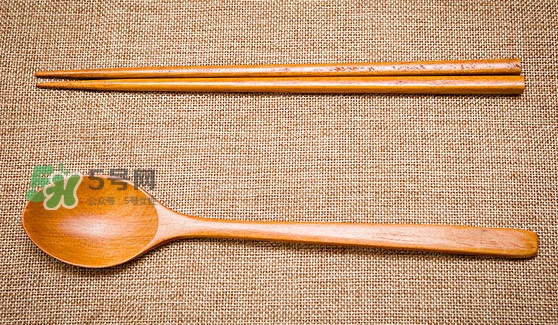 木筷子半年不換會致癌？用什么筷子最健康