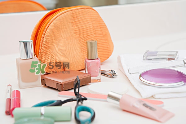 怎么選擇適合自己的粉底 粉底色號選擇注意事項 怎么選擇適合自己的粉底 粉底色號選擇注意事項