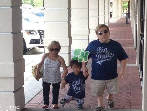 侏儒癥遺傳嗎？侏儒癥在嬰幼兒期有何表現(xiàn)？