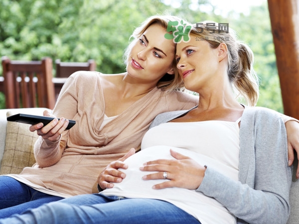 孕期洗頭能用吹風機嗎？孕期洗頭姿勢