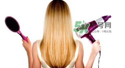 孕期洗頭能用吹風機嗎？孕期洗頭姿勢