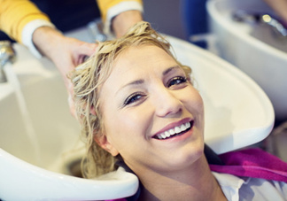 孕期洗頭能用吹風(fēng)機嗎？孕期洗頭姿勢