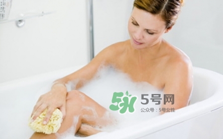 孕晚期洗澡可以搓肚子嗎？孕晚期洗澡注意事項