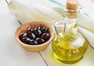 油性皮膚可以用橄欖油嗎？橄欖油擦臉有什么好處？