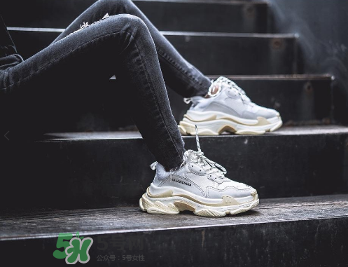 balenciaga triple s上腳效果怎么樣？巴黎世家復(fù)古訓(xùn)練鞋上腳