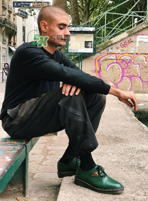 supreme與dr.martens聯(lián)名皮鞋在哪買(mǎi)_怎么買(mǎi)_什么時(shí)候發(fā)售？