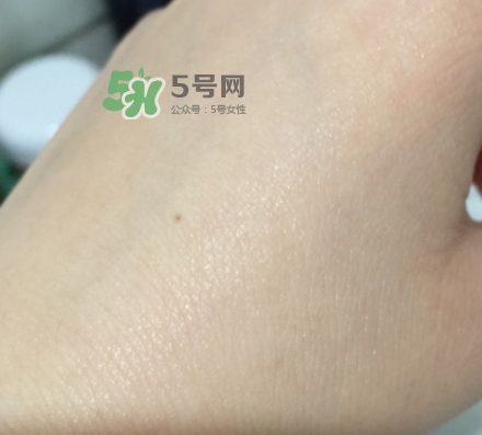 綠寶瓶和小黑瓶哪個好？綠寶瓶和小黑瓶對比