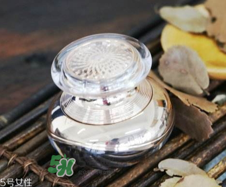 夢詩麗天璽瓊珍玉顏膏怎么樣？夢詩麗天璽膏有激素嗎？