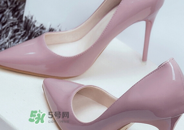 孕婦可以穿高跟鞋嗎?孕婦穿高跟鞋需要注意什么? 孕婦可以穿高跟鞋嗎?孕婦穿高跟鞋需要注意什么?