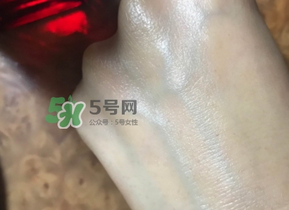 資生堂紅色蜜露是水還是精華？資生堂紅色蜜露是爽膚水嗎