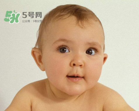 寶寶近視有什么癥狀？寶寶近視有什么表現(xiàn)？