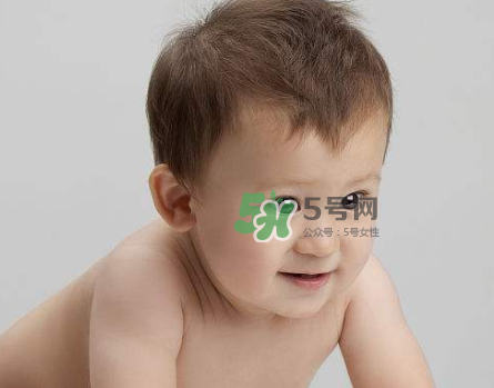 寶寶近視有什么癥狀？寶寶近視有什么表現(xiàn)？