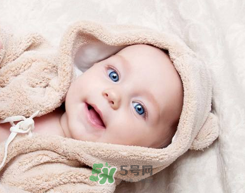 寶寶近視有什么癥狀？寶寶近視有什么表現(xiàn)？