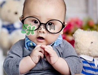 寶寶愛看電視怎么辦？寶寶愛看電視對(duì)眼睛有影響嗎？