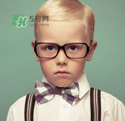 寶寶愛看電視怎么辦？寶寶愛看電視對(duì)眼睛有影響嗎？